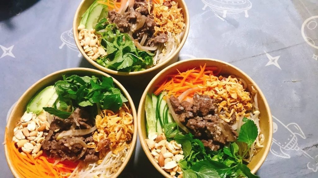Bún bò trộn Nam Bộ